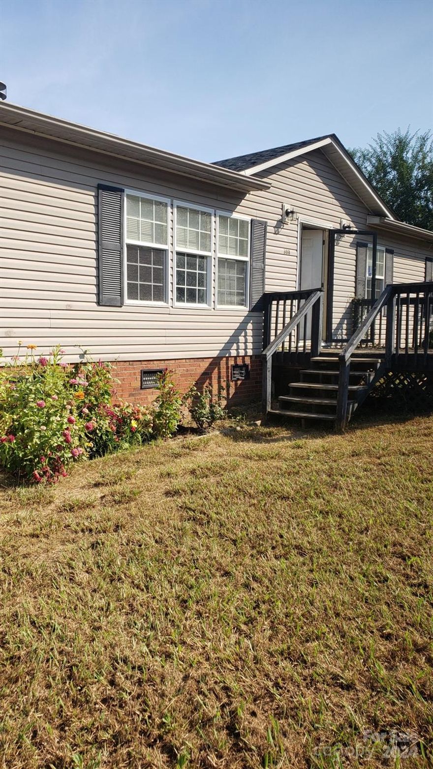 Located in Unionville on just under an acre.  This home is waiting for a new owner’s touch! Primary Bedroom with double closets and vanities.  Fireplace in living room.  New roof in 2020.,