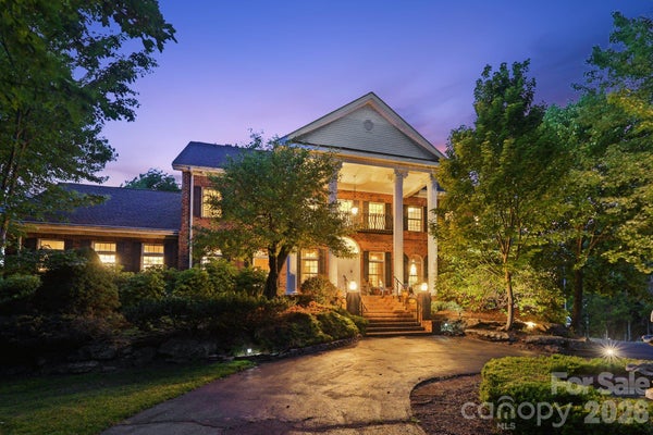 2040 SORRENTO DR, BOONE, NC 28607 - Image 0c8ffbd3b5a1a477597c95cc4a3be563/2607383449