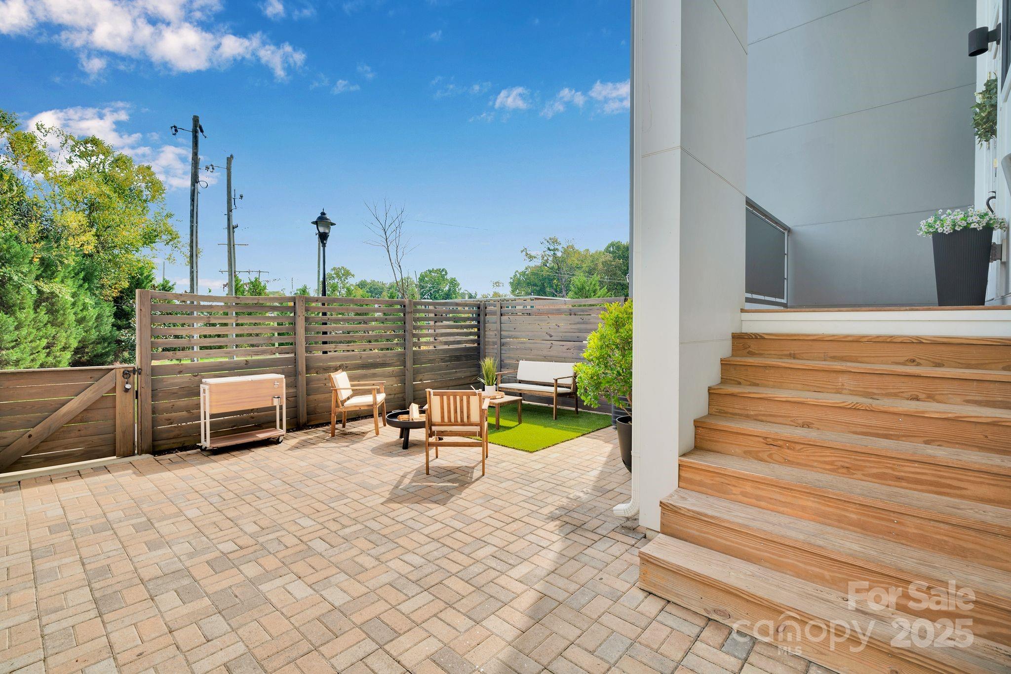 2709 Shenandoah Avenue