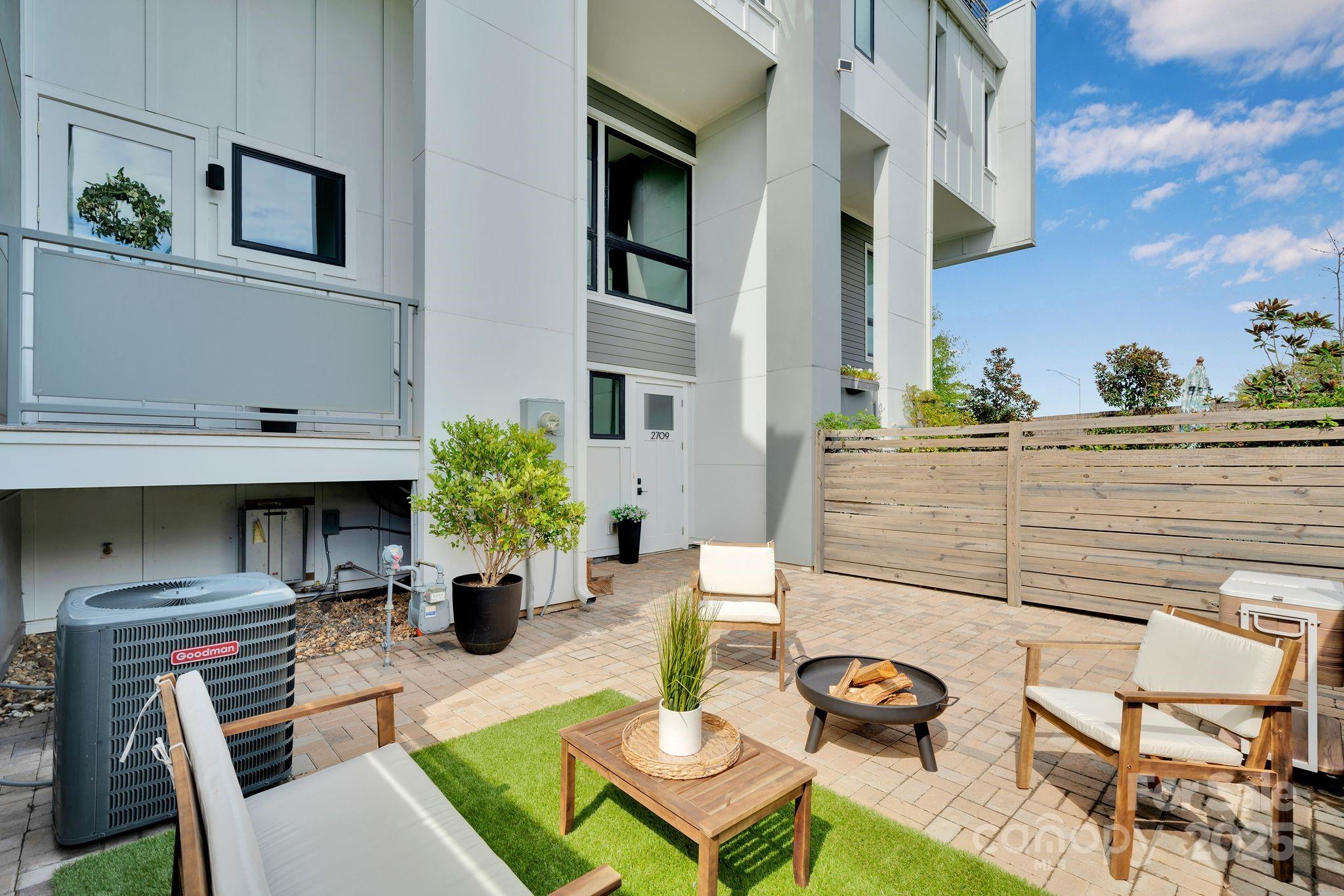 2709 Shenandoah Avenue