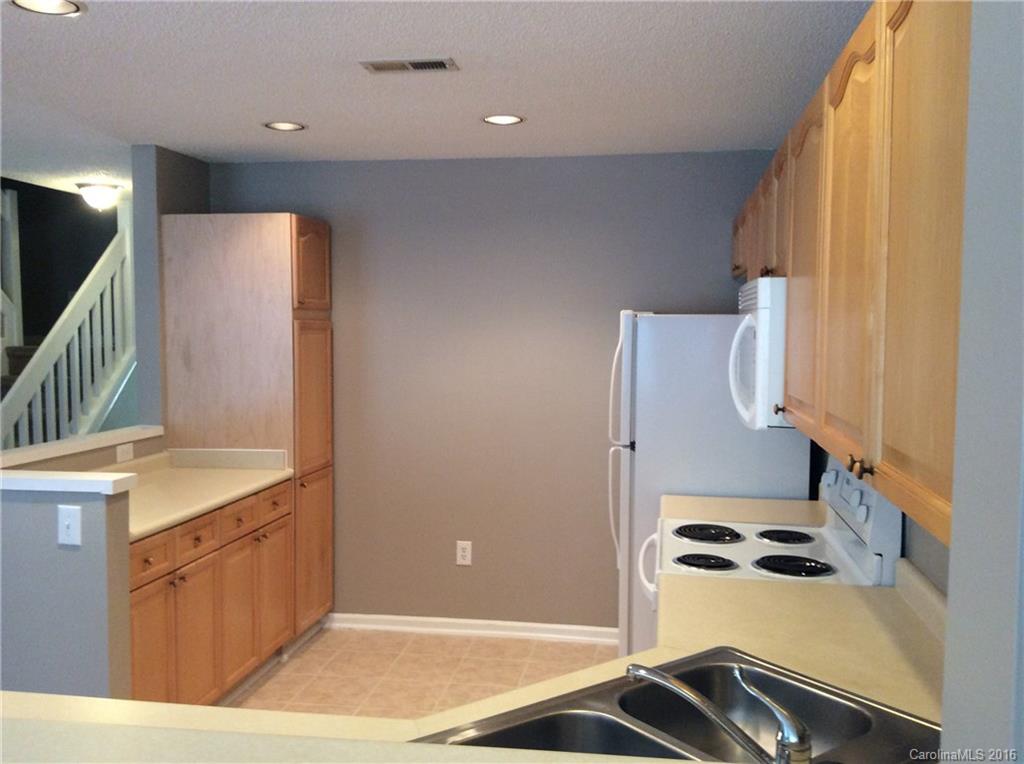 Elizabeth Townes - Residential Lease