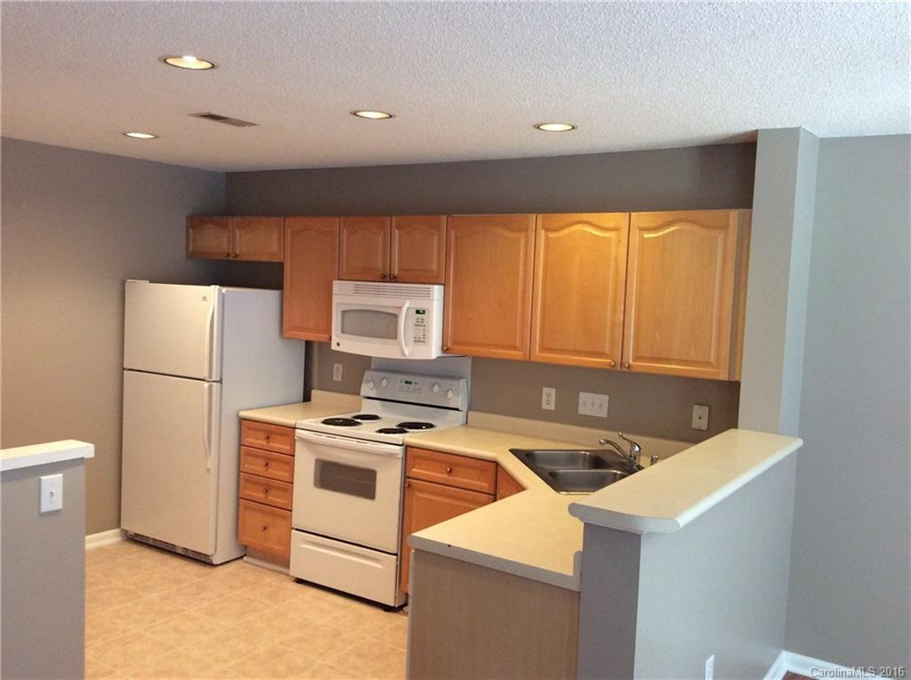 Elizabeth Townes - Residential Lease