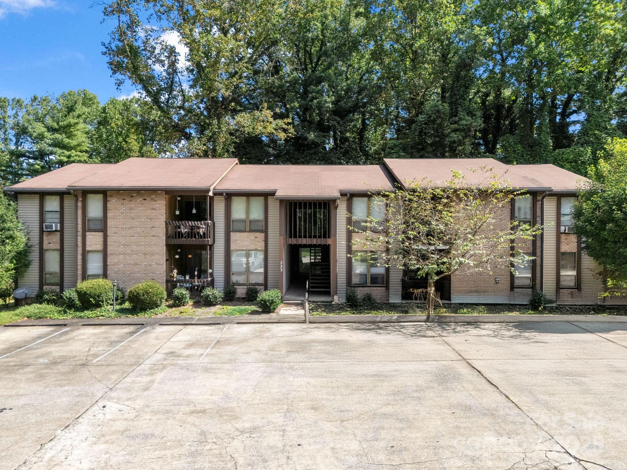 333 W Lake Avenue