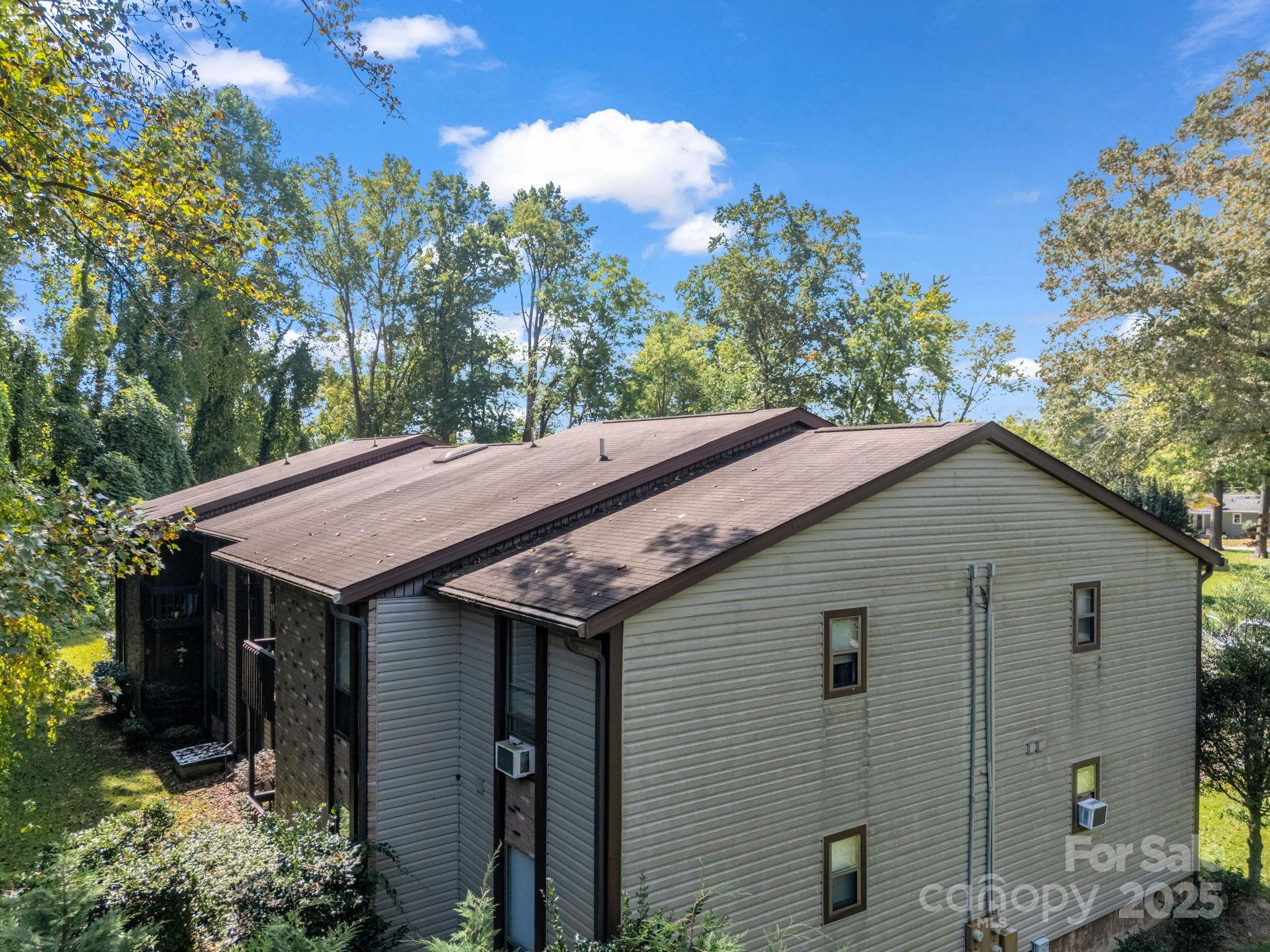 333 W Lake Avenue