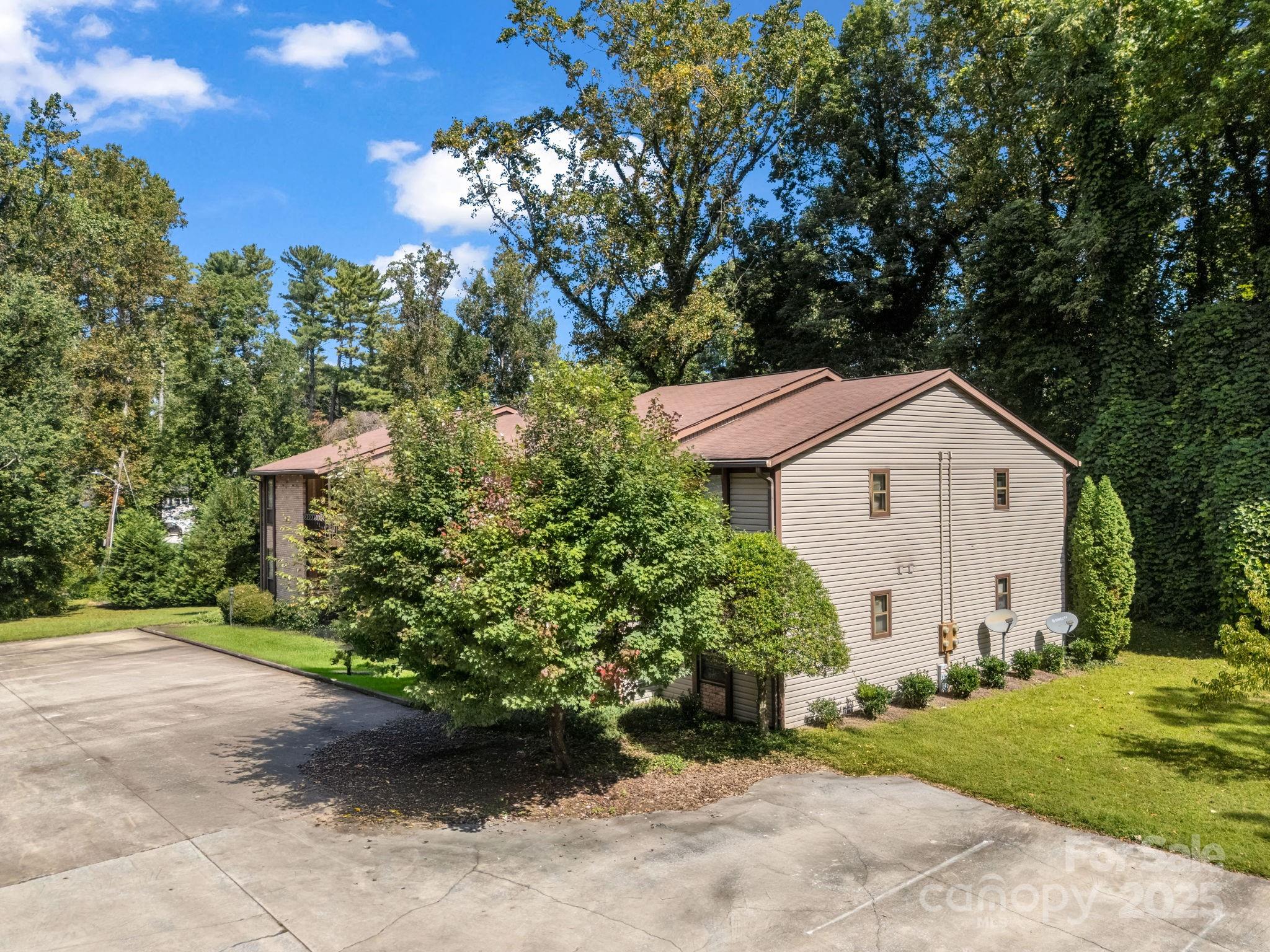 333 W Lake Avenue