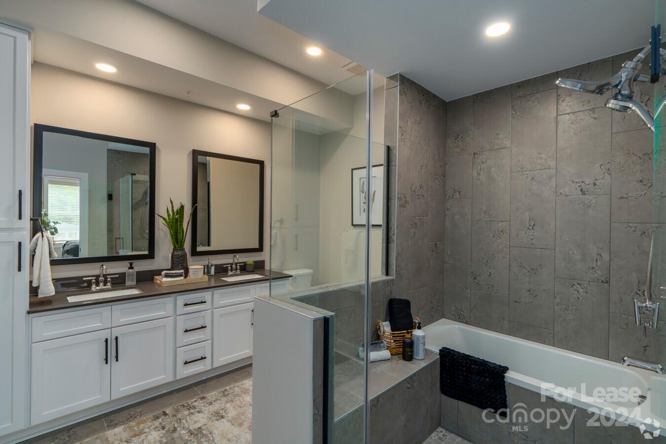 Charlotte, North Carolina 28209, United States, 2 Bedrooms Bedrooms, ,2 BathroomsBathrooms,Residential,Active,53845