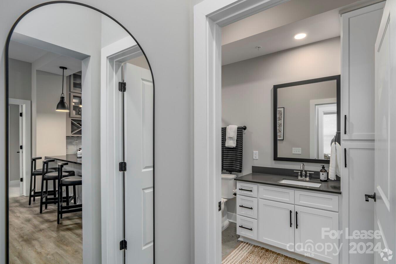 Charlotte, North Carolina 28209, United States, 2 Bedrooms Bedrooms, ,2 BathroomsBathrooms,Residential,Active,53845