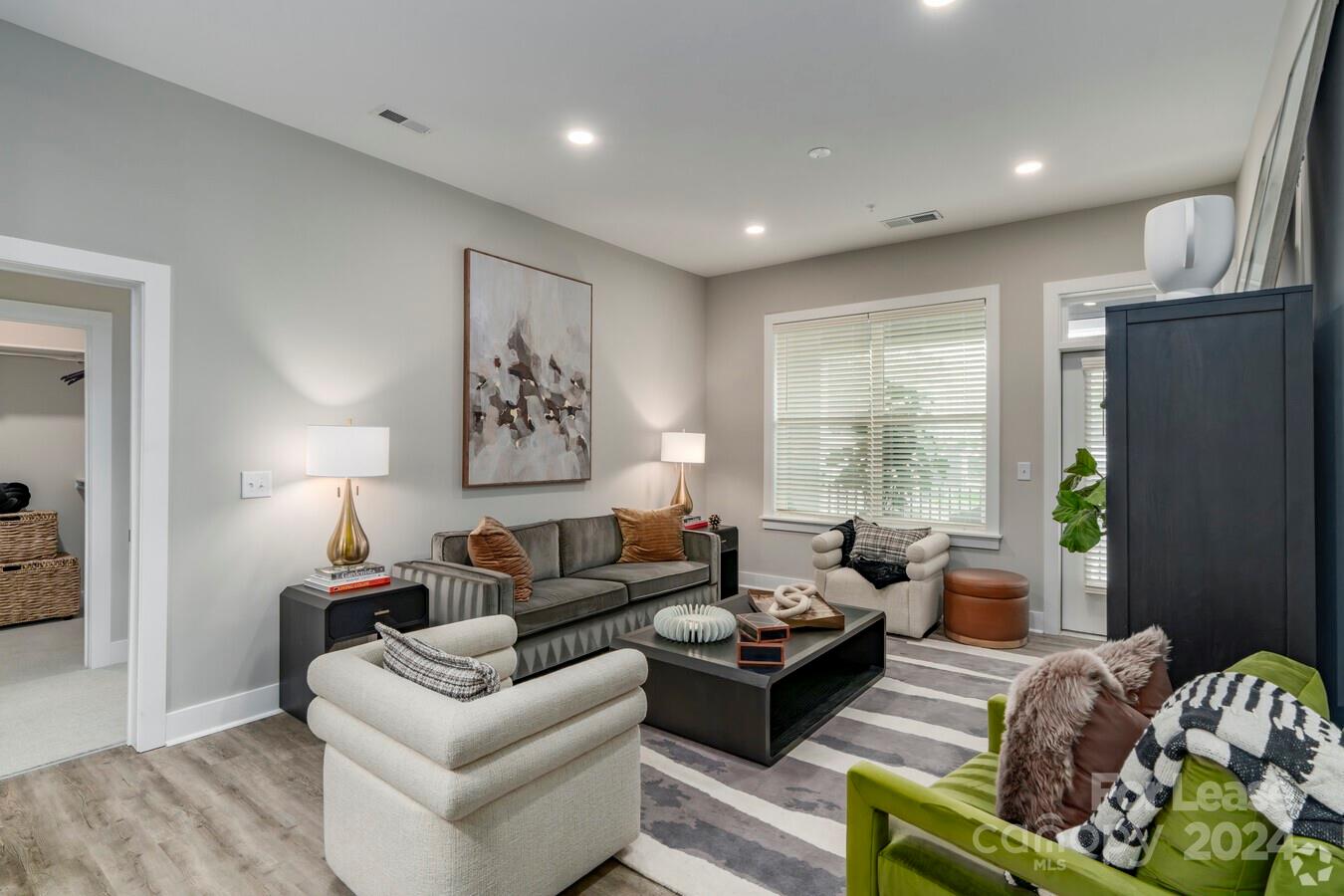 Charlotte, North Carolina 28209, United States, 2 Bedrooms Bedrooms, ,2 BathroomsBathrooms,Residential,Active,53845