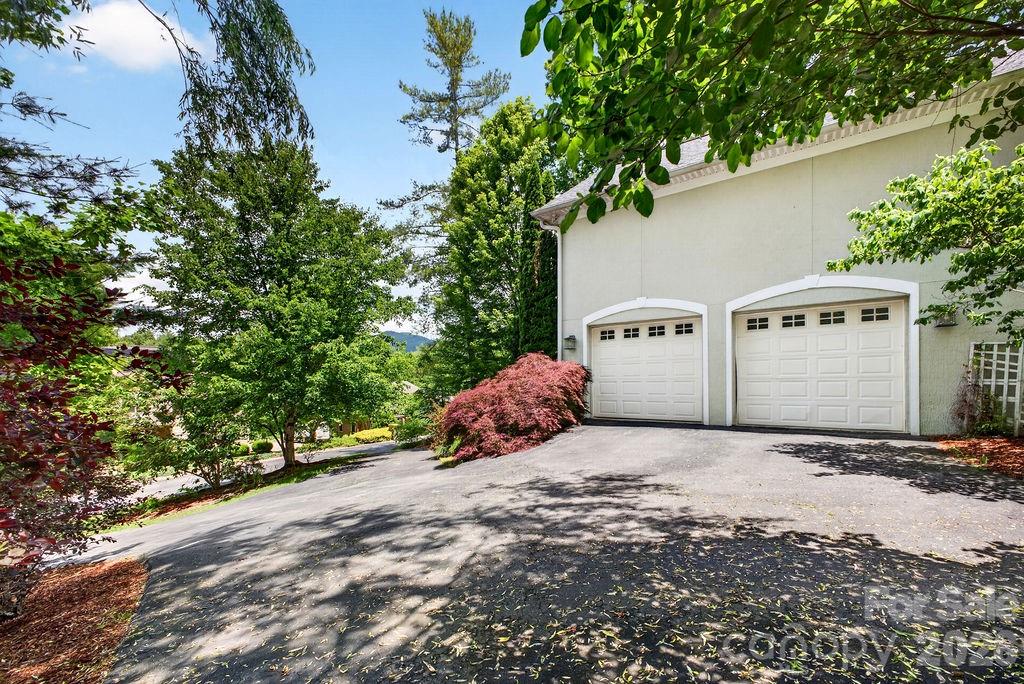 94 Oak Hollow Drive