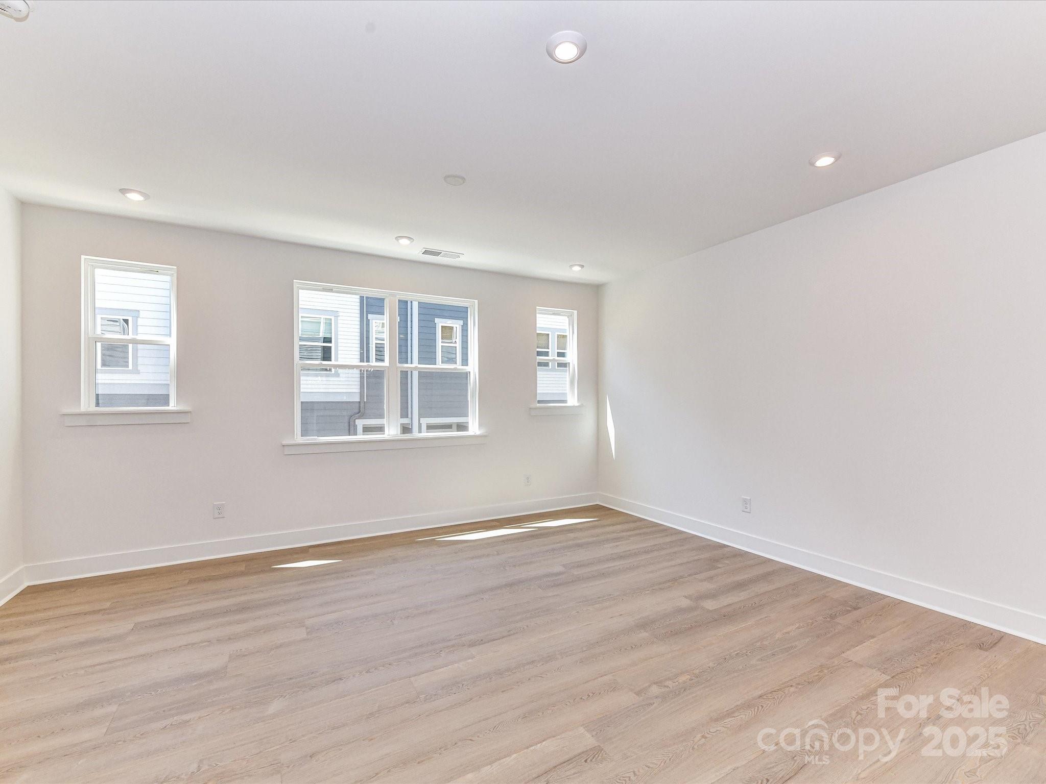 Context at Oakhurst - Residential