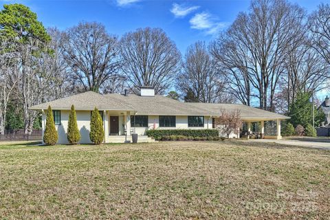 2100 Sunderland Place Charlotte NC 28211