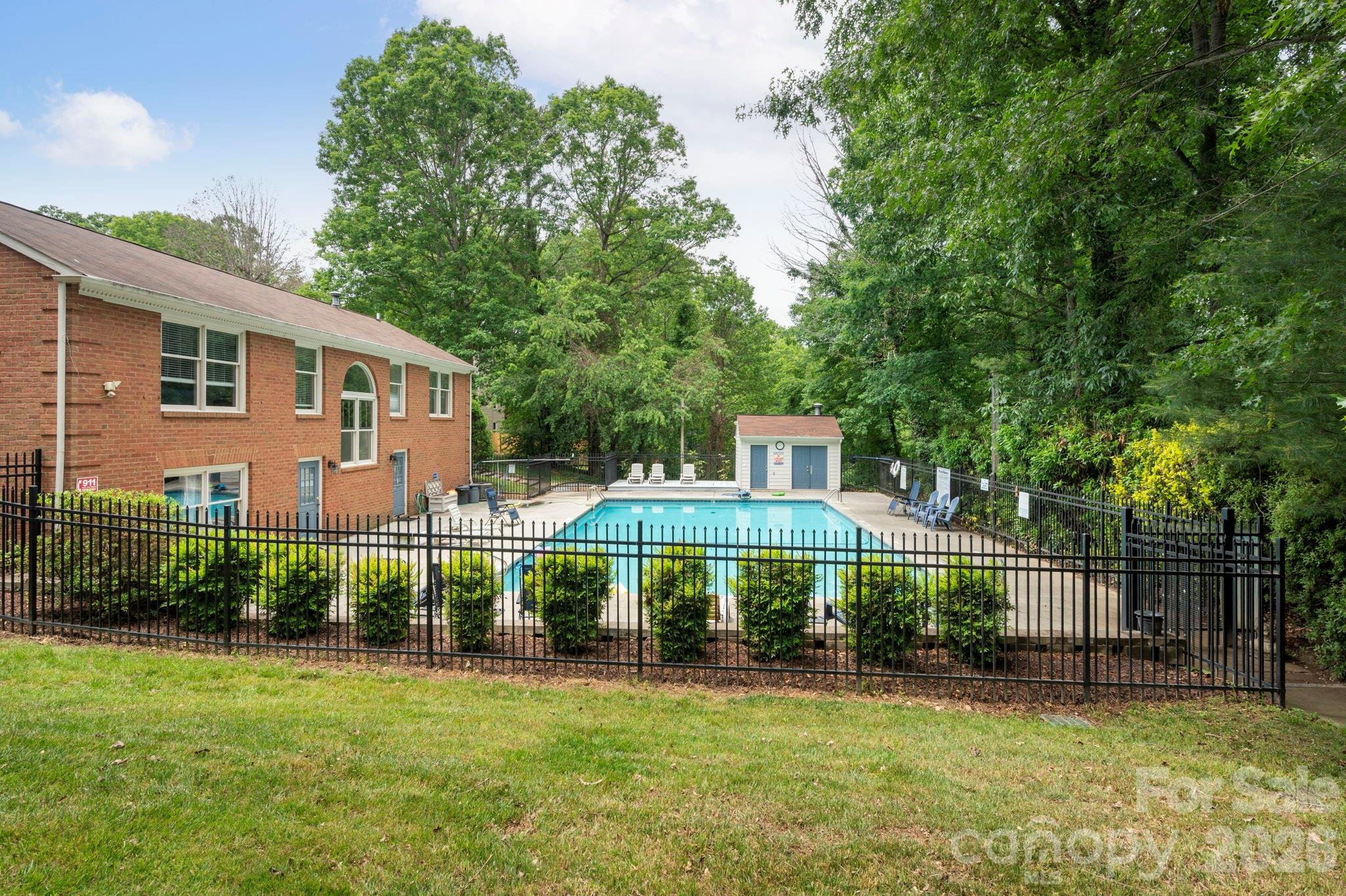 Hunters Trace - Residential