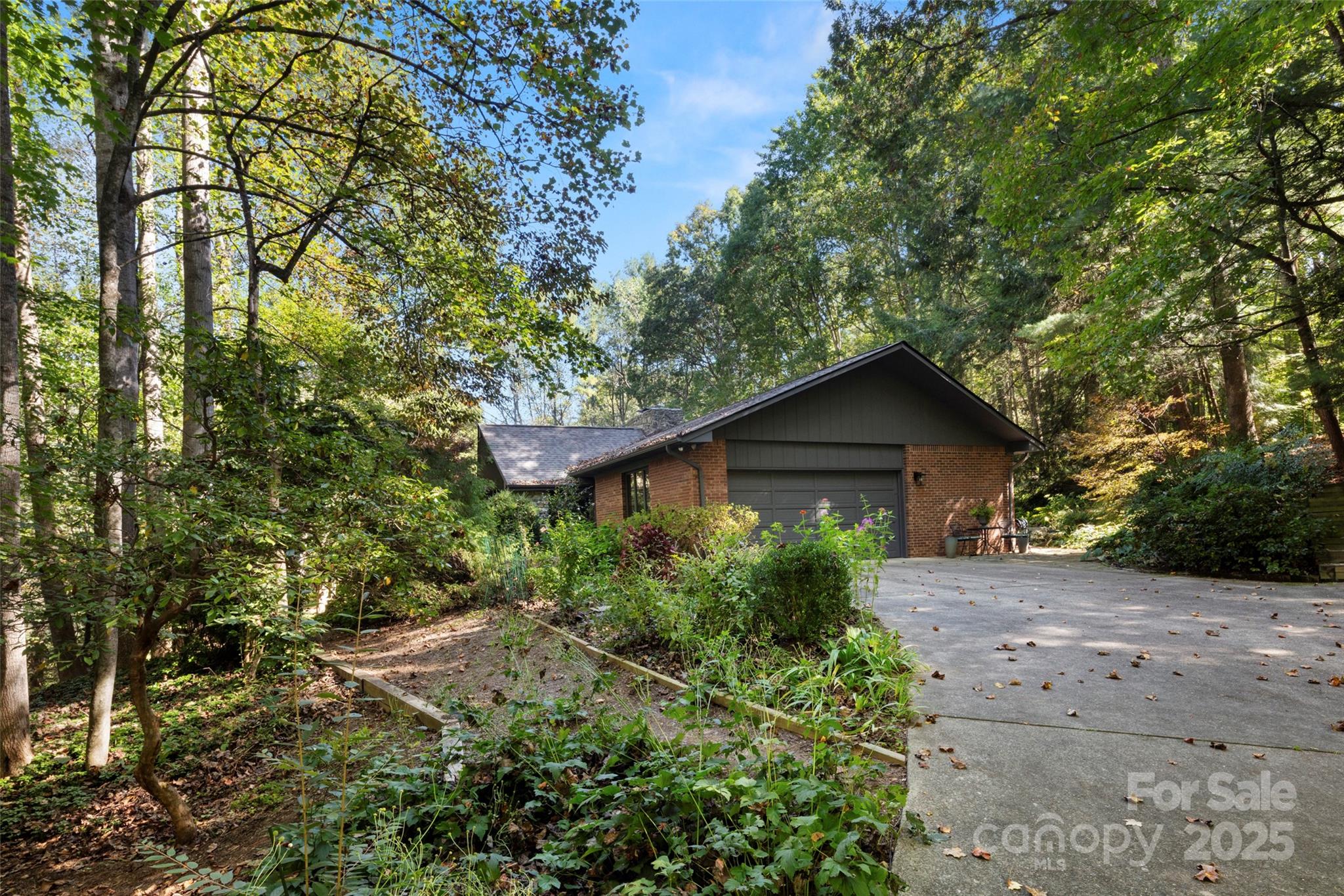 18 Brook Forest Drive