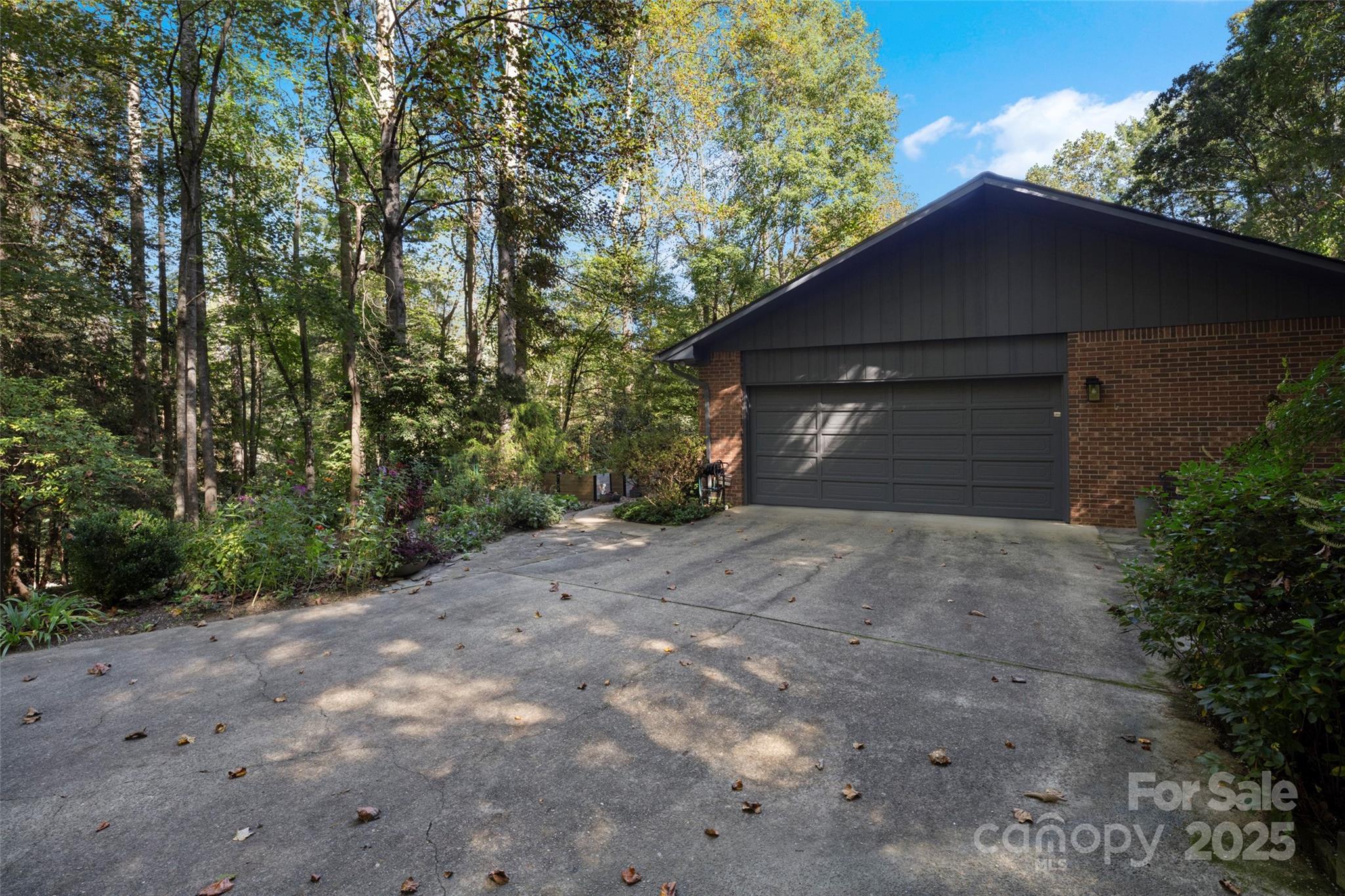 18 Brook Forest Drive