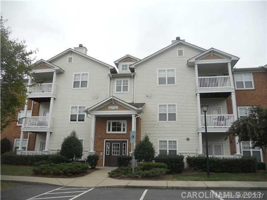 WELL MAINTAINED,SPACIOUS 2 BEDROOM/2 BATH CONDO WITH OFFICE/FRENCH DOORS. LOCATED BETWEEN I85 & I485 LESS THAN 1 MILE FROM UNCC AND CAROLINAS MEDICAL CENTER AT THE UNIVERSITY. DESIRABLE 2ND FLOOR END UNIT, LARGE MASTER W/ BIG WALKIN CLOSET. BALCONY W/ OUTSIDE STORAGE. FABULOUS POOL/FITNESS CENTER. HARDWOODS AND BERBER CARPET.