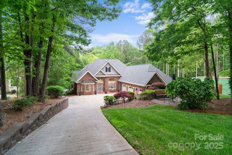 Photo of 2200 Capes Cove Drive, Sherrills Ford, NC 28673 (MLS # 4258152)