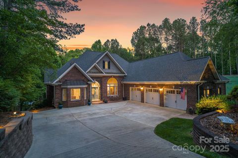 2200 Capes Cove Drive Sherrills Ford NC 28673