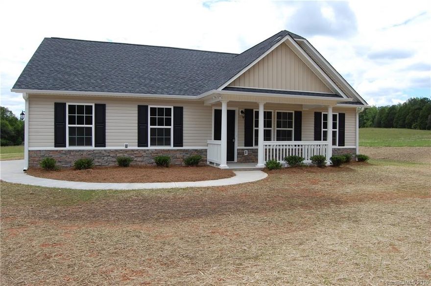 Beautiful new construction by Infinity Builders. Large lot just under one and a half acres. Peaceful country living less than 10 minutes from I-77. Granite countertops, stainless appliances, vaulted ceilings and more.