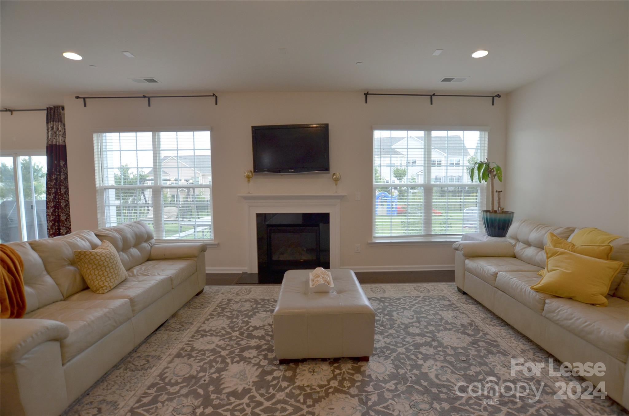 Allen Mills - Residential Lease