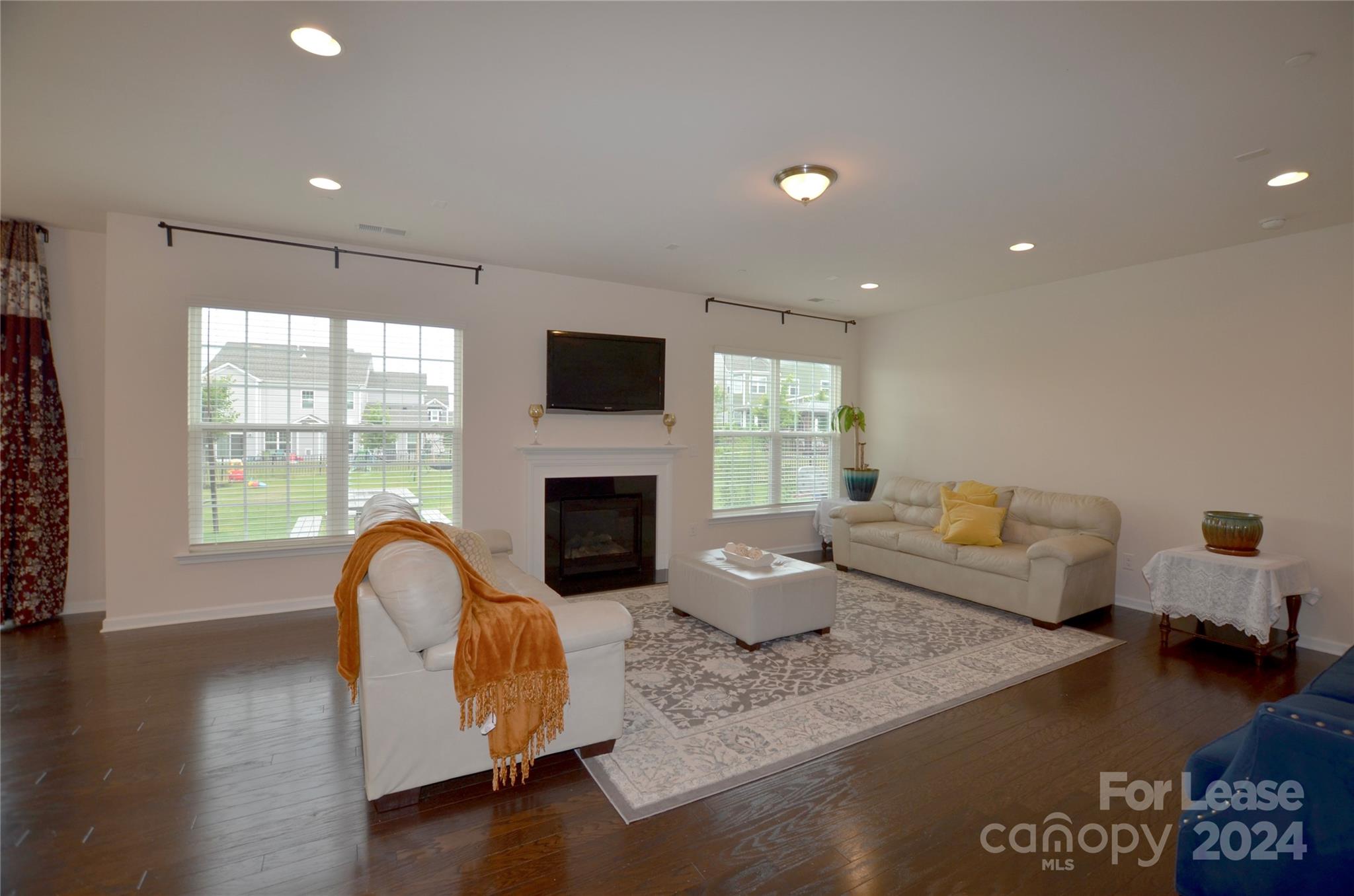 Allen Mills - Residential Lease