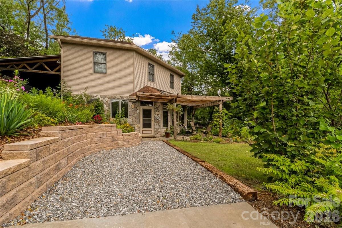 96 Woodrow Avenue