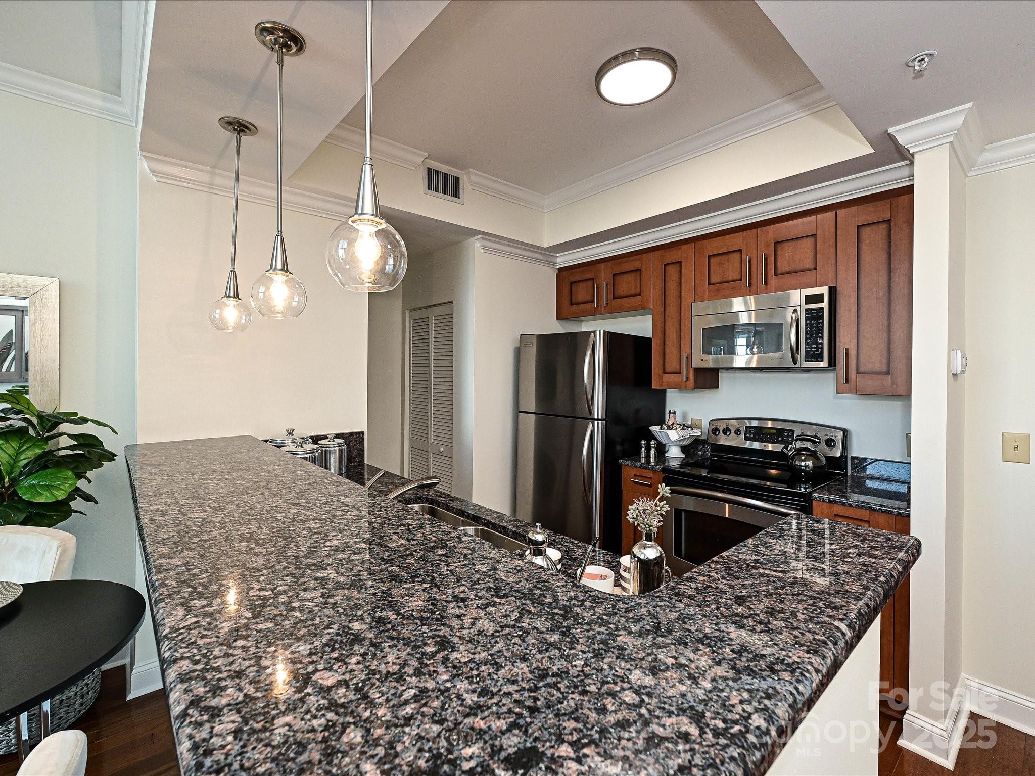 300 W 5th Street 723