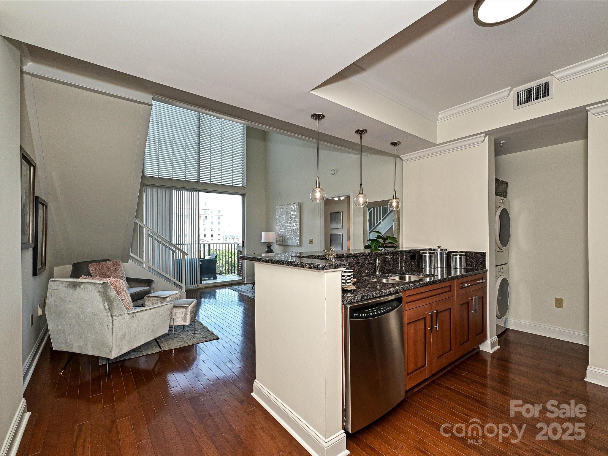 300 W 5th Street 723