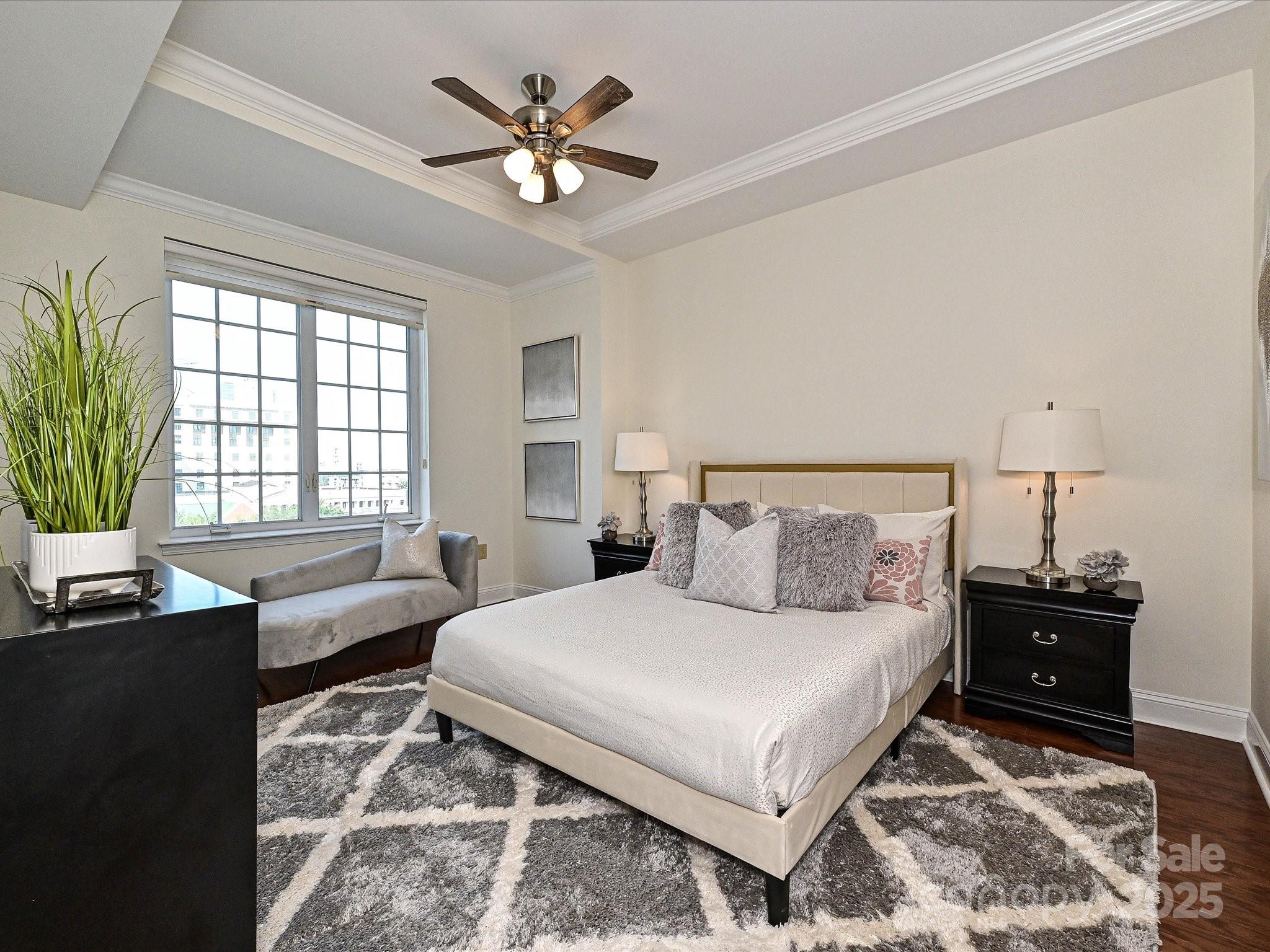 300 W 5th Street 723
