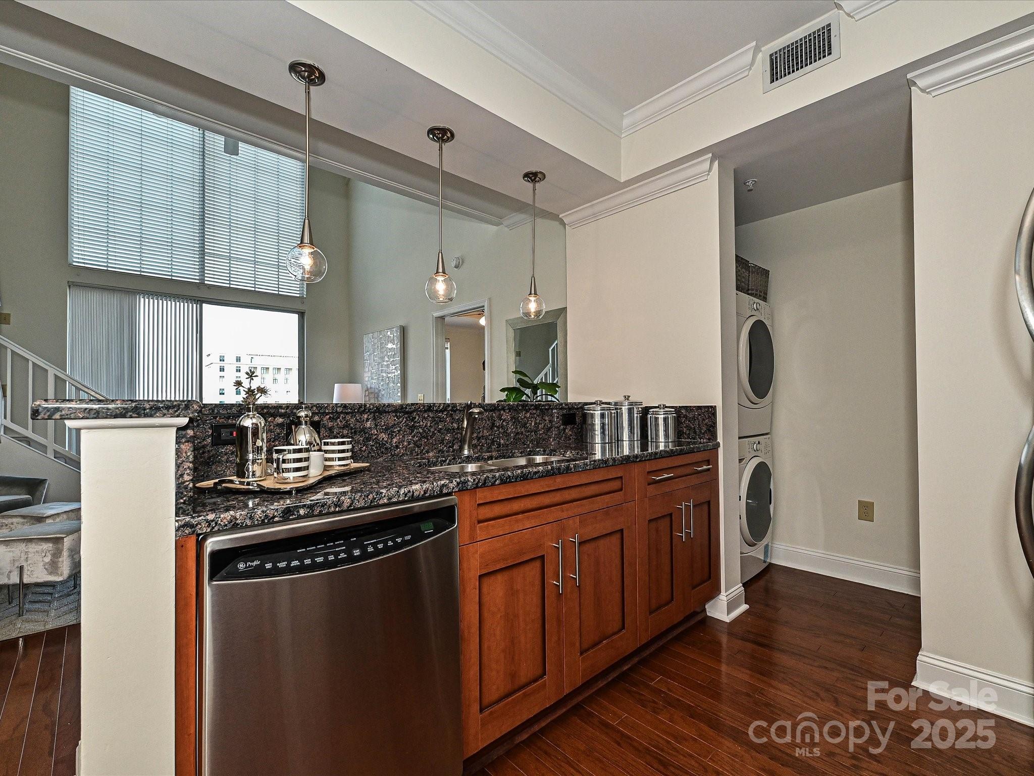 300 W 5th Street 723