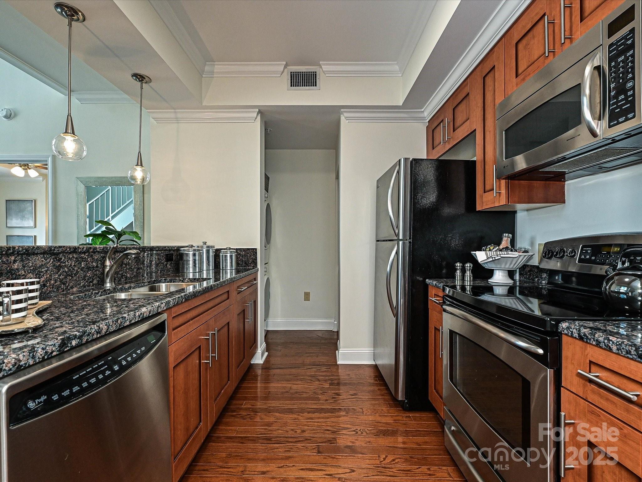 300 W 5th Street 723