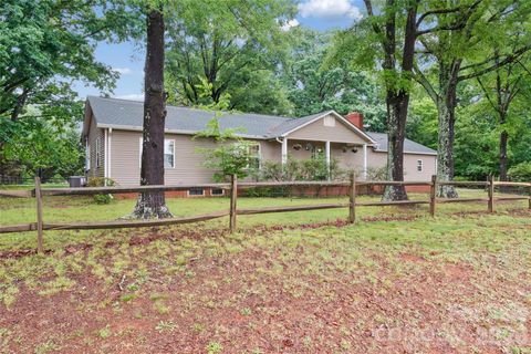 Photo of 170 Scotts Creek Road, Statesville, NC 28625 (MLS # 4381573)