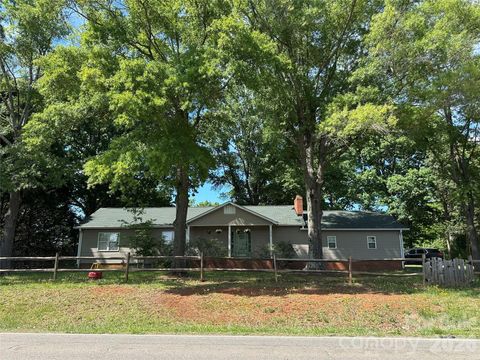 Photo of 170 Scotts Creek Road, Statesville, NC 28625 (MLS # 4381573)