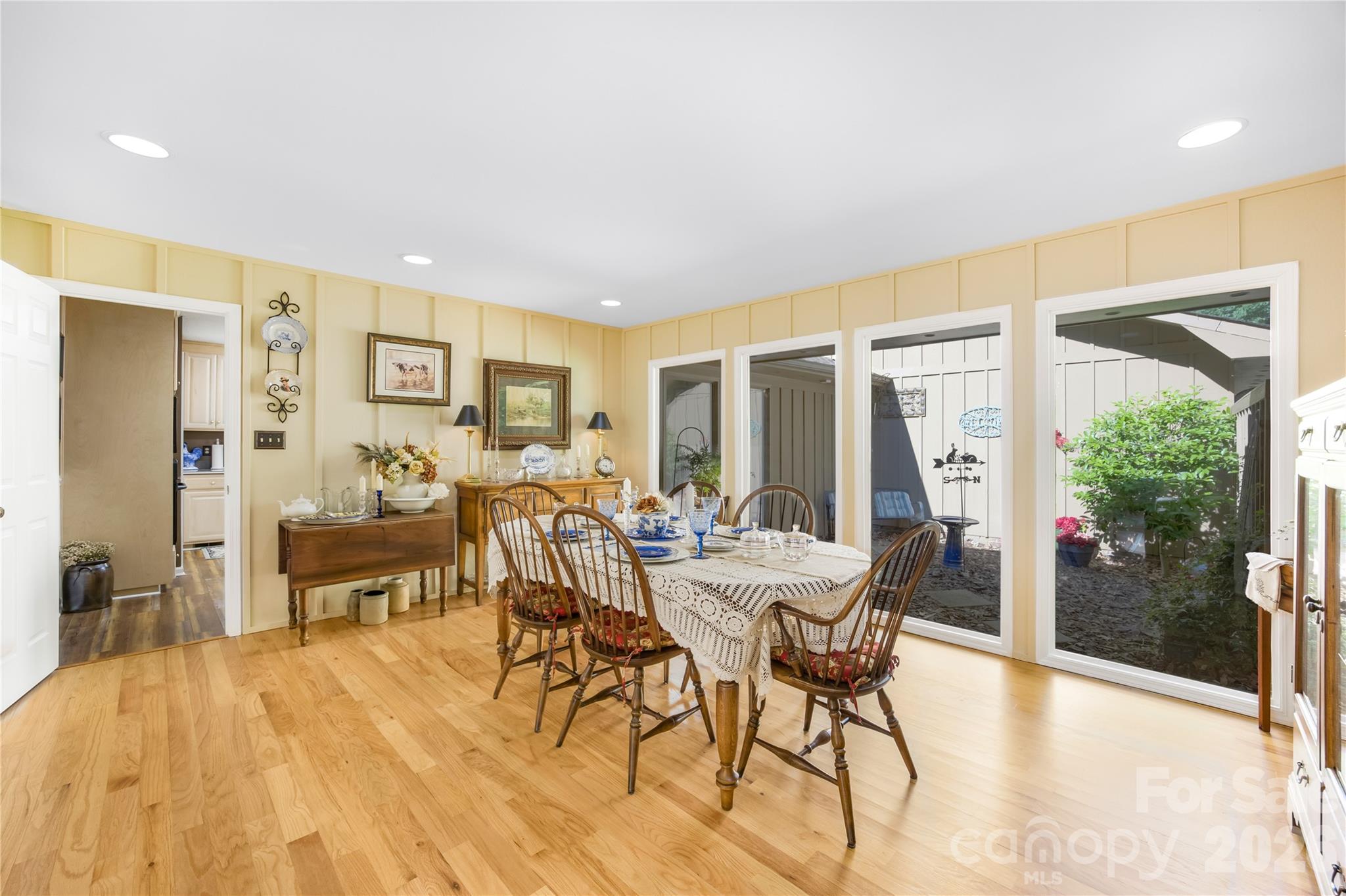 Country Club Hills - Residential