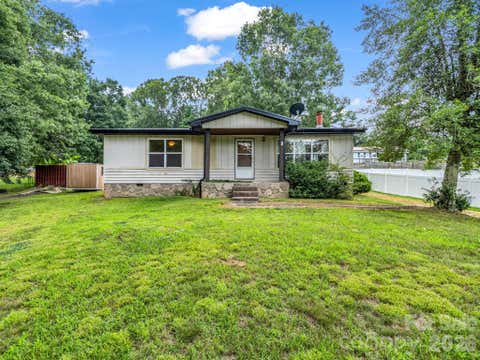 Photo of 1 Lakewood Road, Hendersonville, NC 28792 (MLS # 4411211)