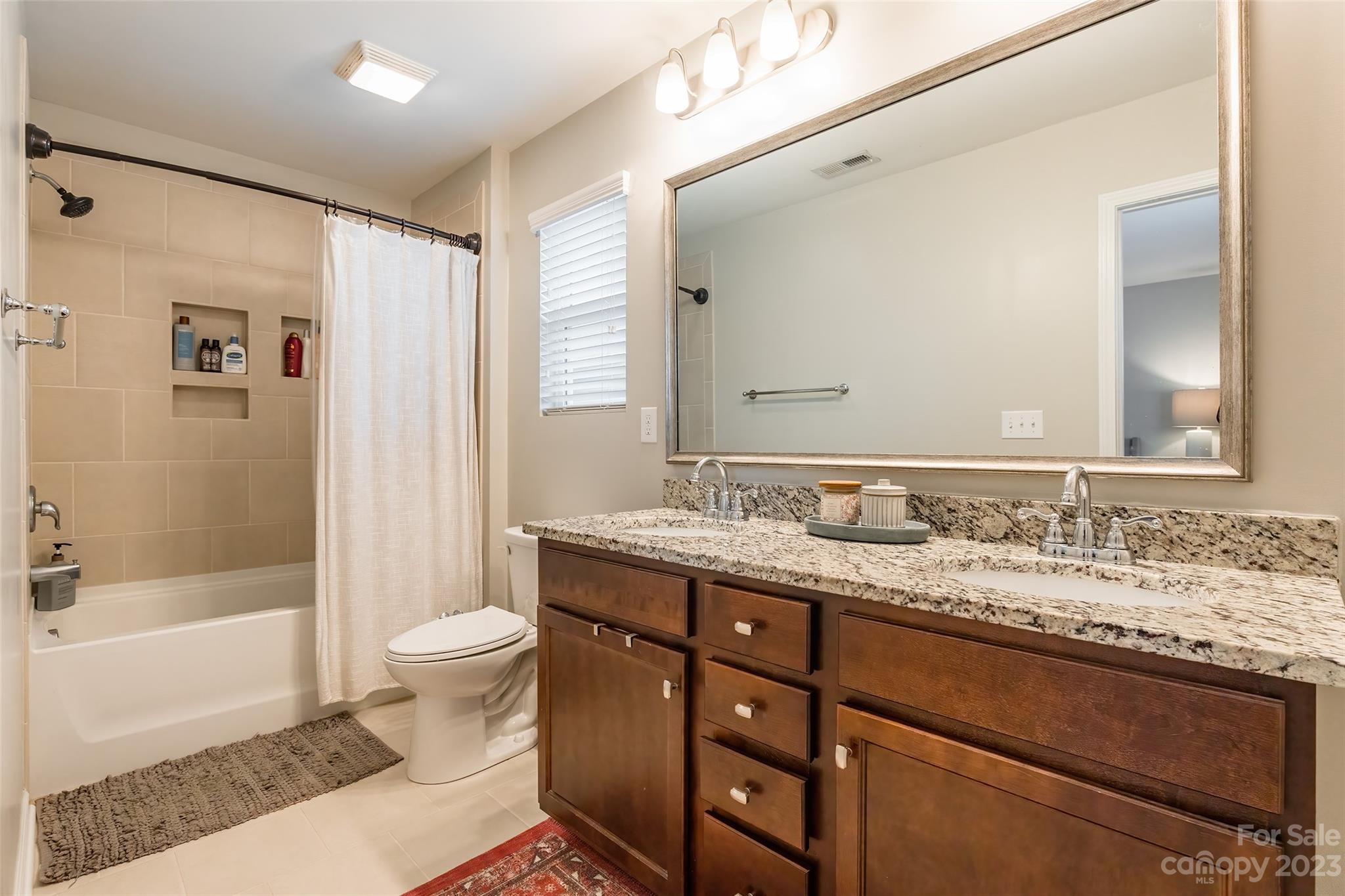 Newport Lakes - Residential