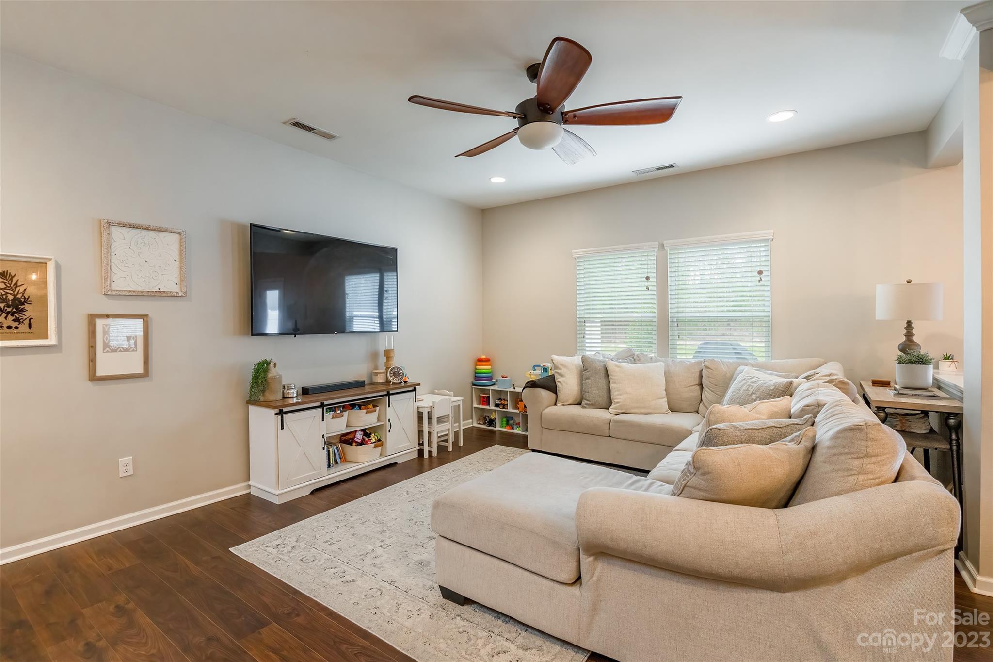 Newport Lakes - Residential