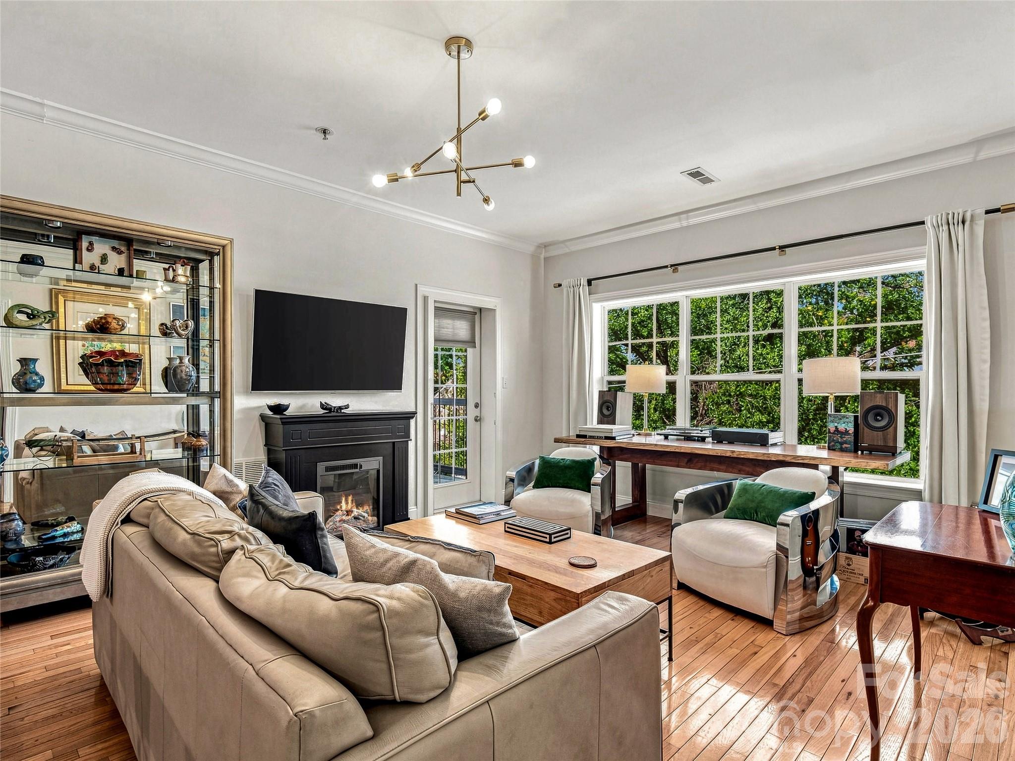 125 S Lexington Avenue 308