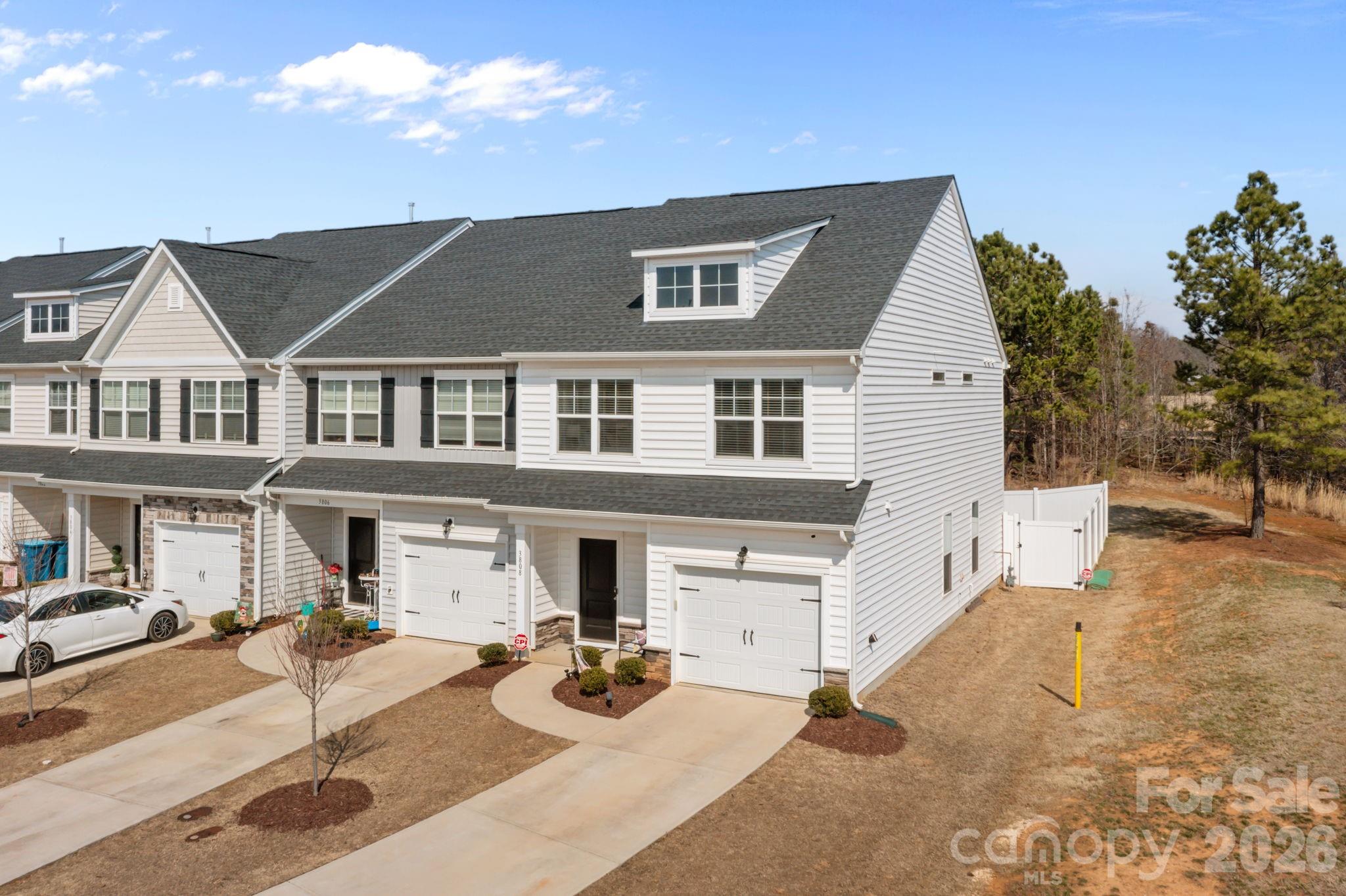 3808 Yorkshire Place