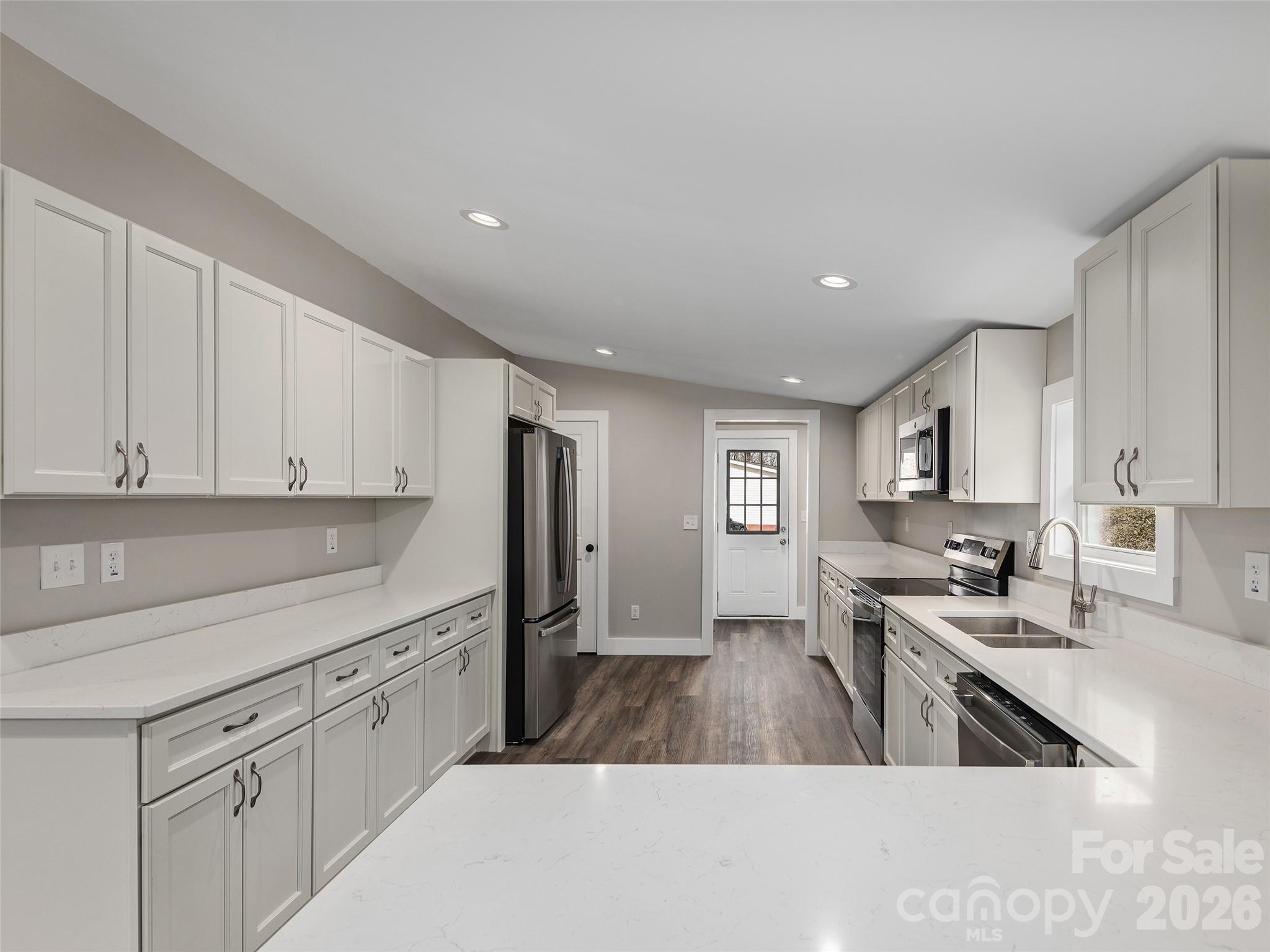 Locust Knoll - Residential