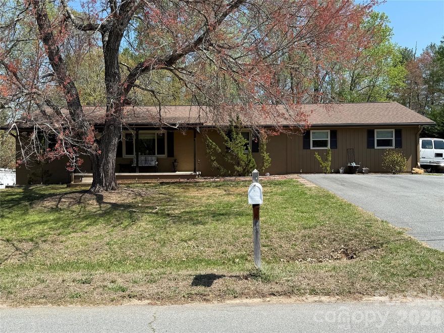 Beautiful 2,198 SqFt home with almost one acre of land in Hickory and unfinished basement.
Granite countertops, modern kitchen and a large covered back deck ready to entertain. Above ground pool and block patio. LPV and wood floors.