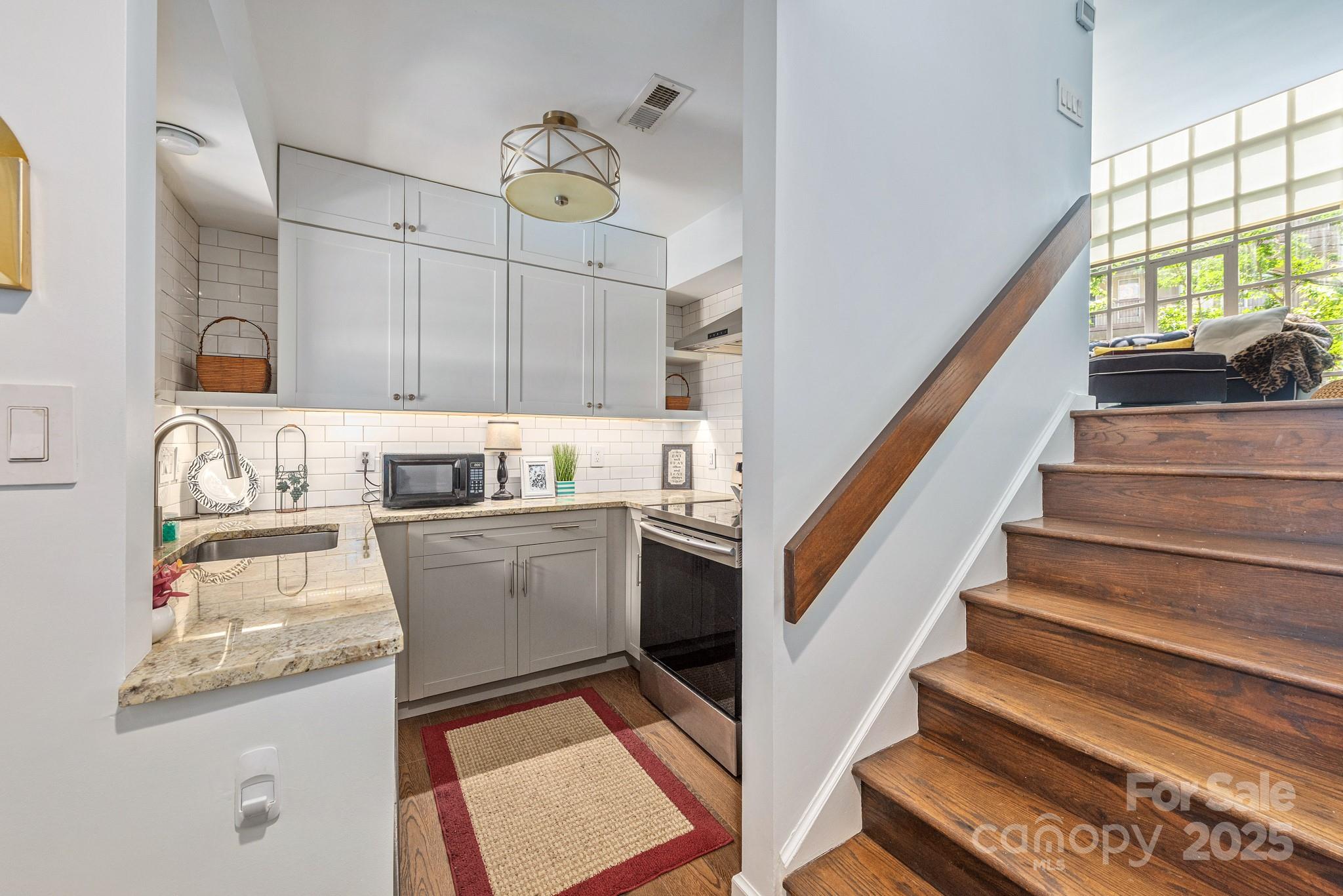 415 W 7th Street F