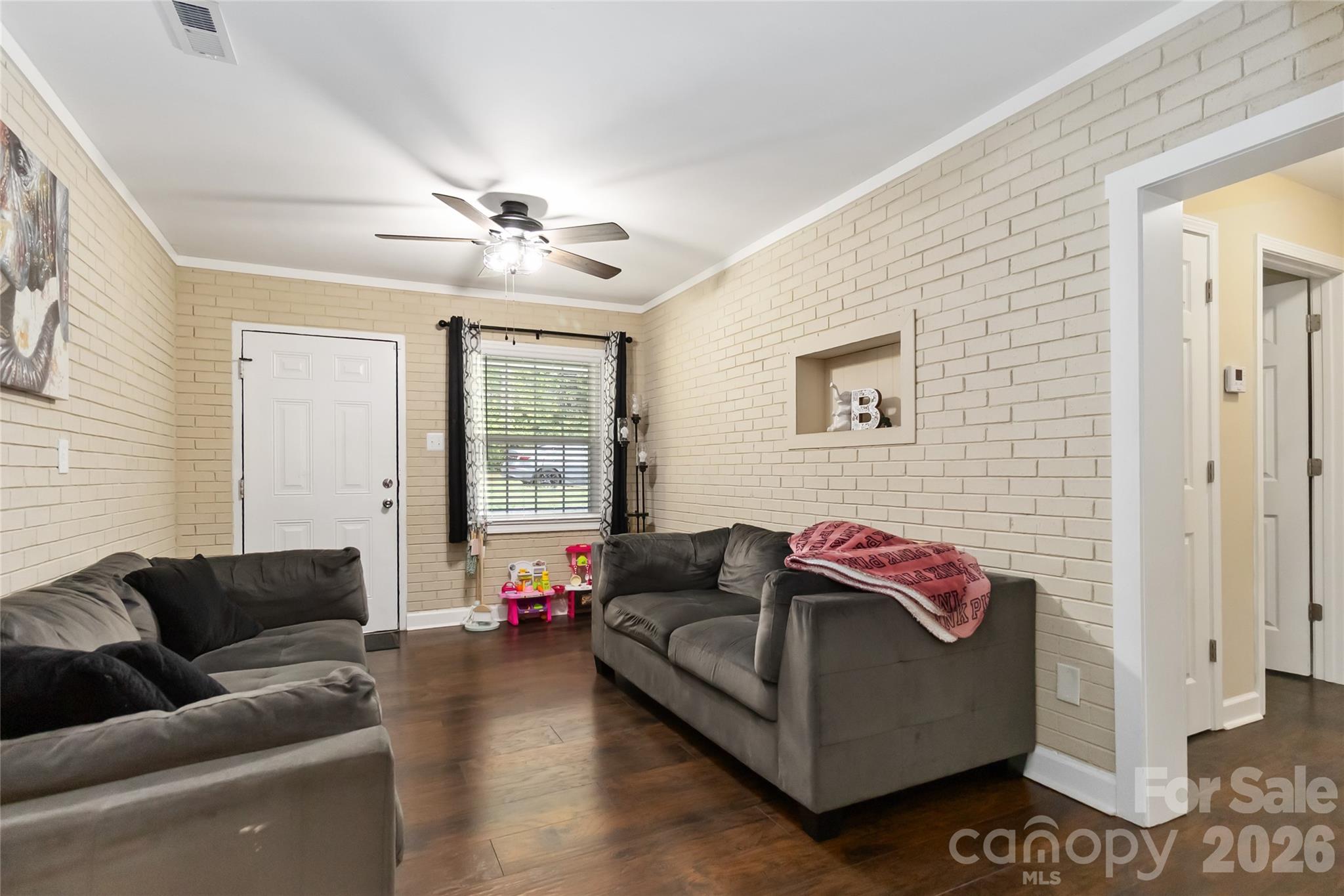 106 Robinson Avenue