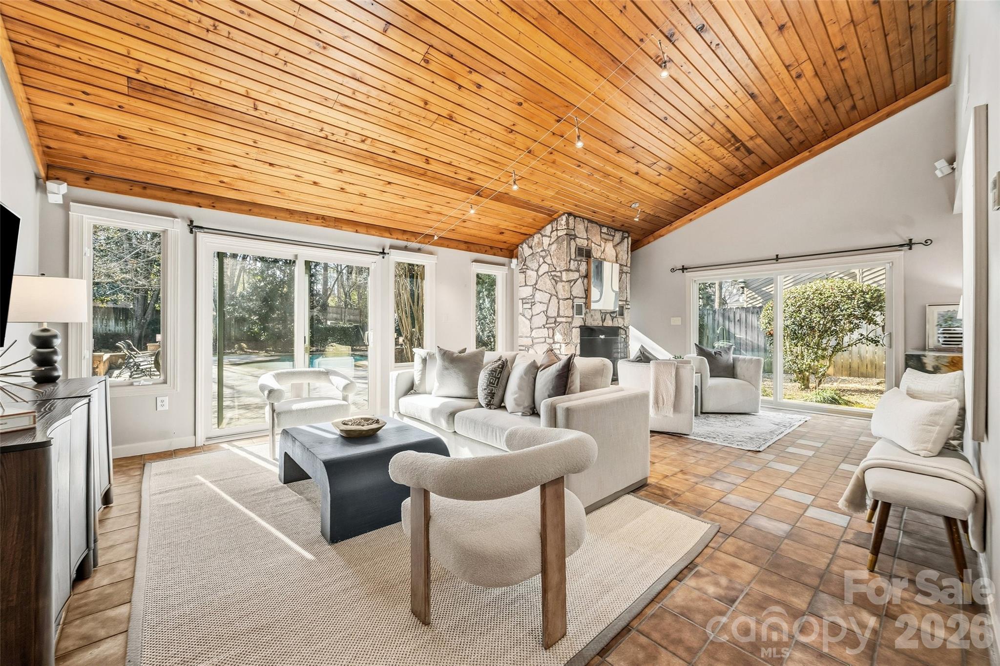 5337 Hillingdon Road