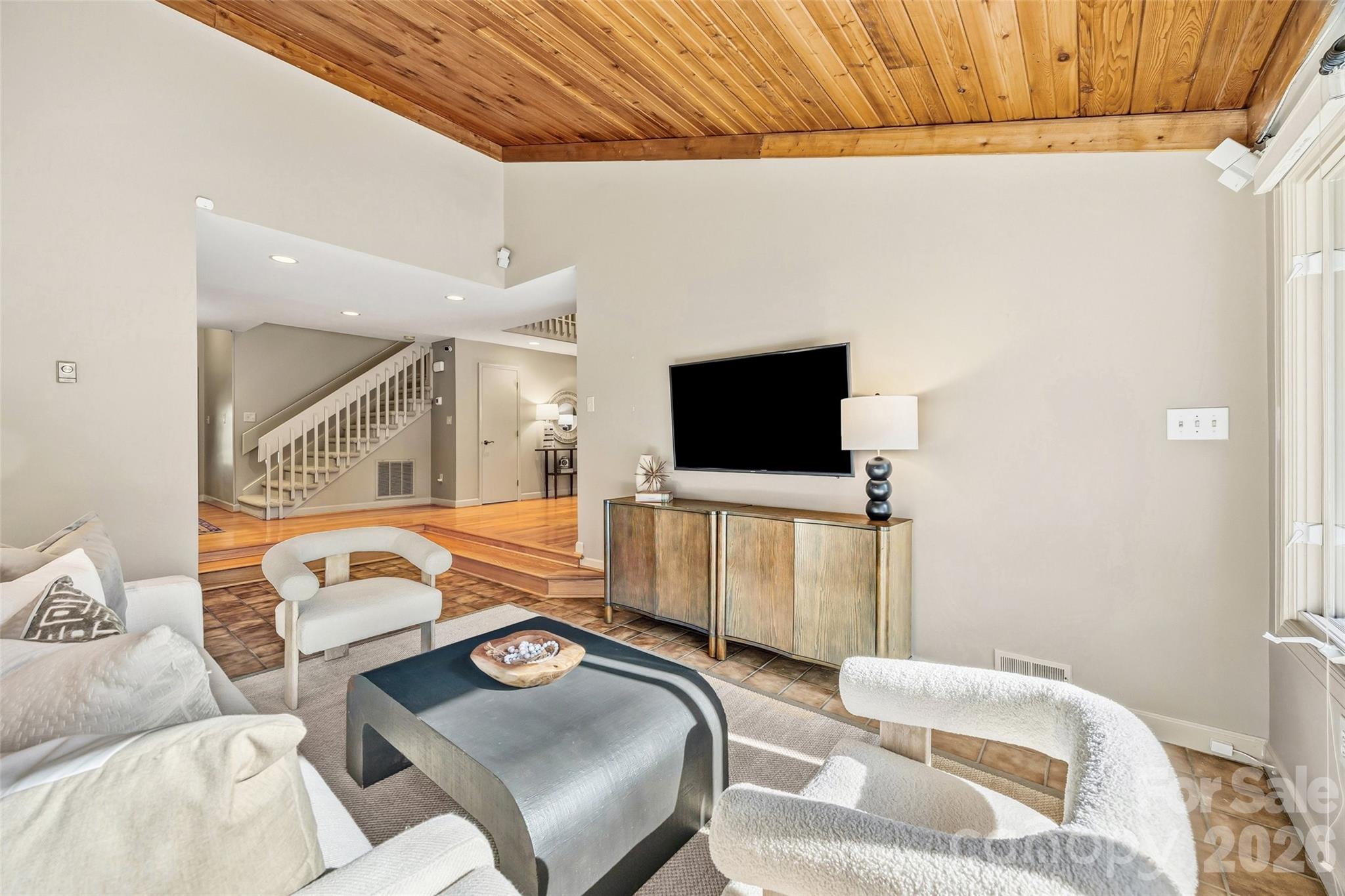 5337 Hillingdon Road