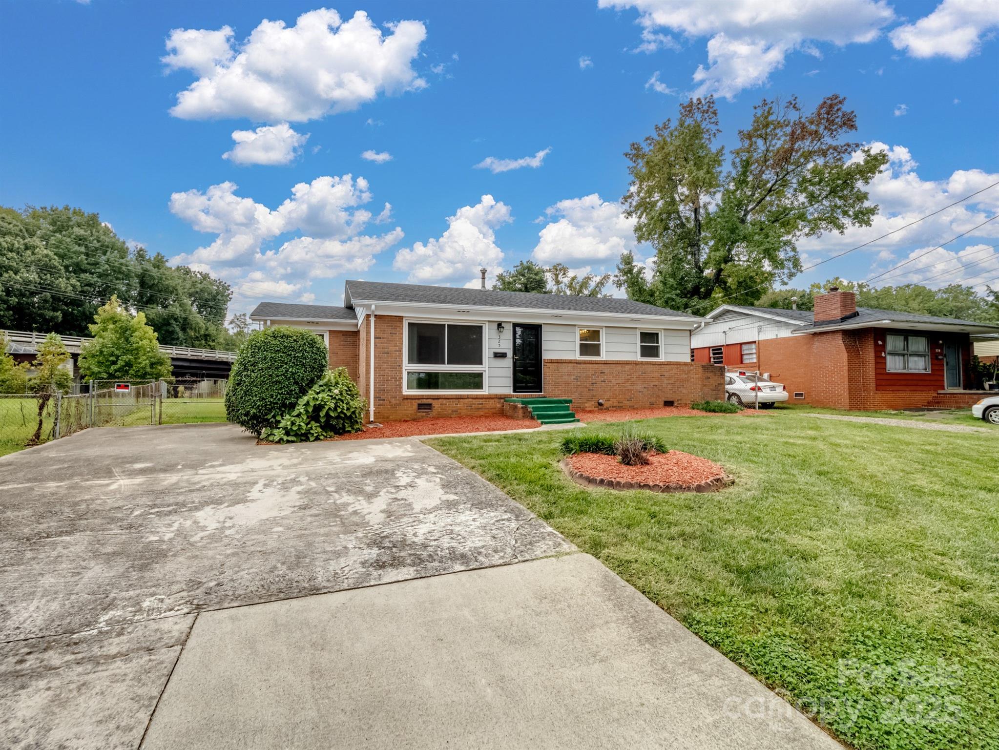 325 Prince Charles Street