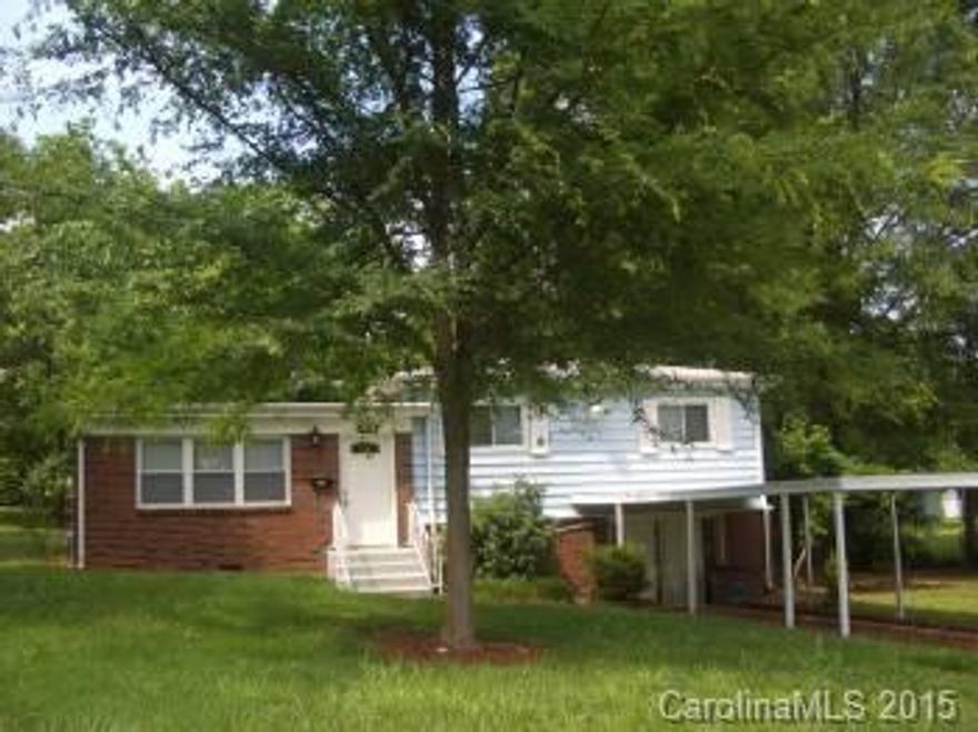 REDUCED to $5000 BELOW TAX VALUE - Home Improvement Specialists - this is a great opportunity for you to put your personal touch on a home. Renovated homes in the area are selling above $120,000 -  Investors - here is your chance for a turnkey rental complete with a new water heater in 2014 & new vinyl in the basement as well.  This property has been pre-inspected and the report is available upon request.