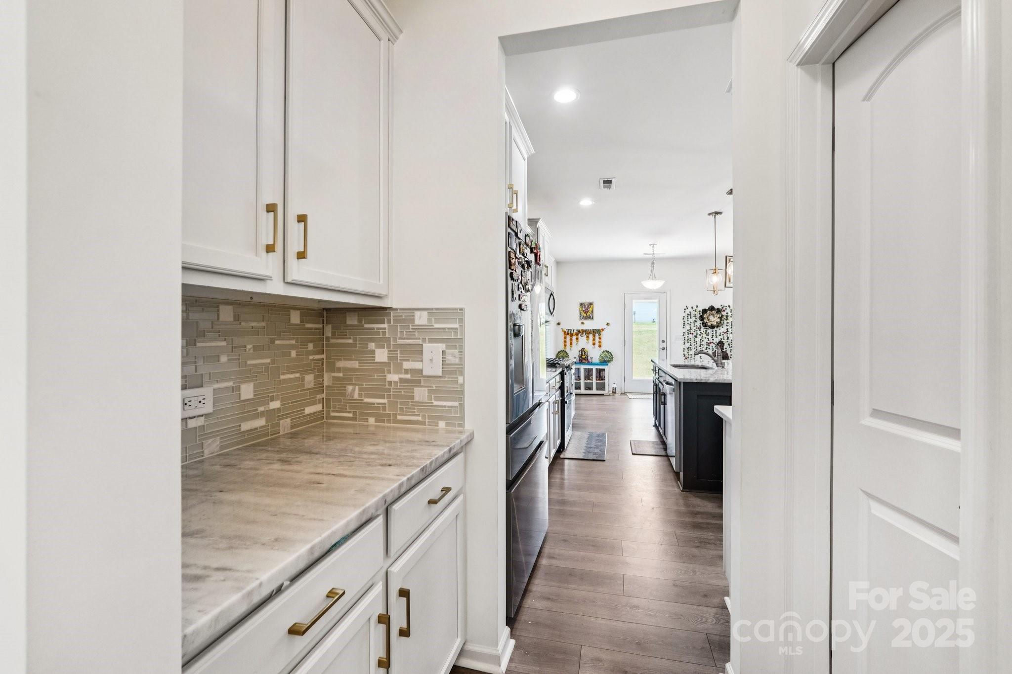 4698 Selhurst Drive