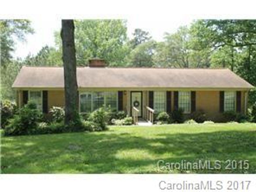Great rental in convenient location. Large lot. Home offers formal living room and dining room with original hardwood flooring. Kitchen with breakfast area and dens with FP and built in bookshelves. Screened porch at rear.