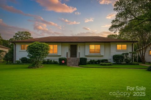 Photo of 4515 Carriage Drive Circle, Charlotte, NC 28205 (MLS # 4326179)