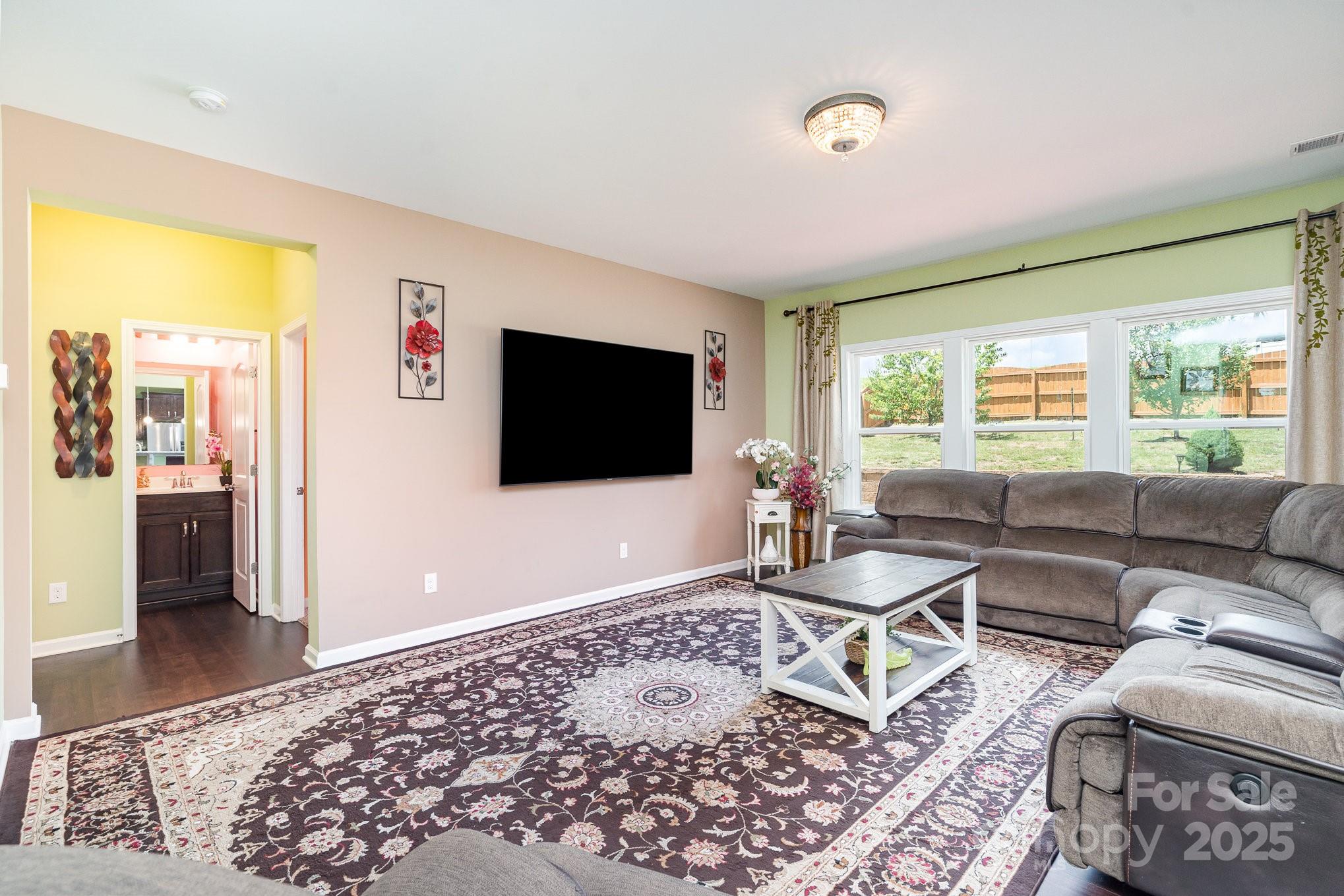 6211 Canyon Trail